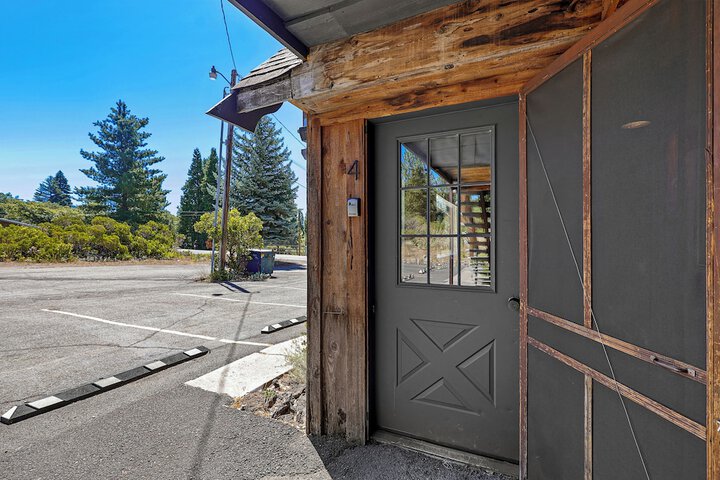 Basecamp Lodge