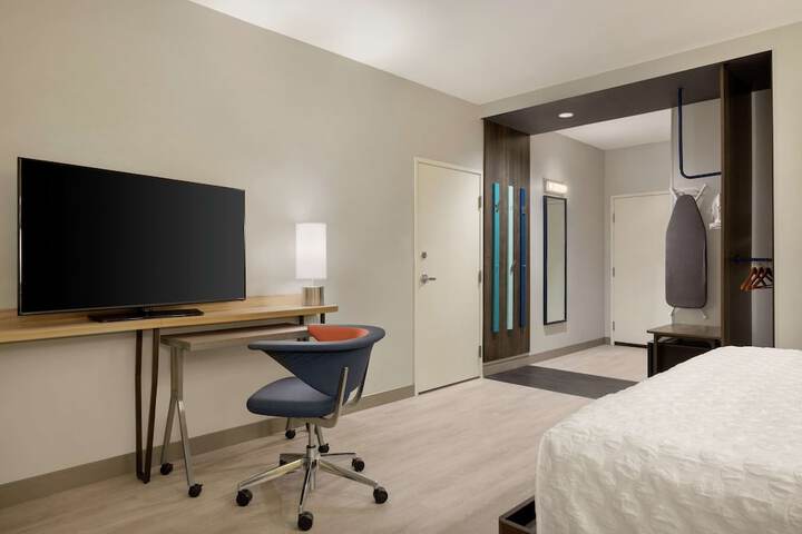 Room 15 of 34