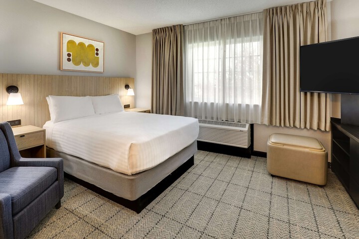 Room 32 of 49