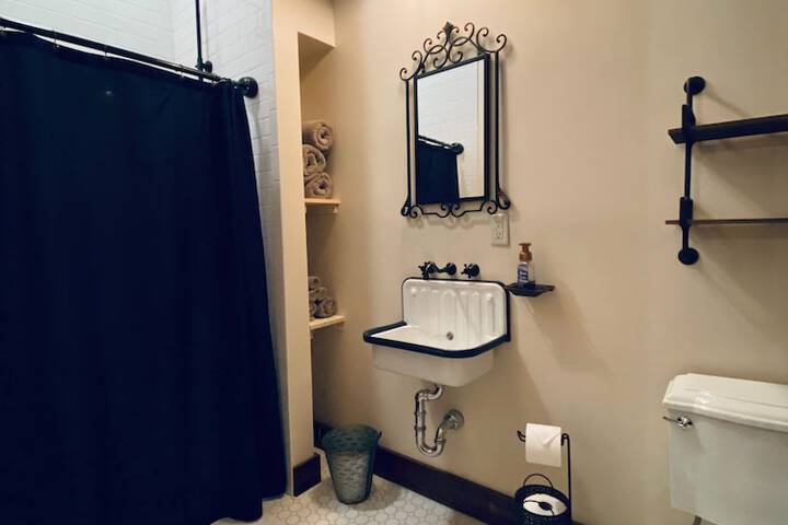 Room 52 of 83