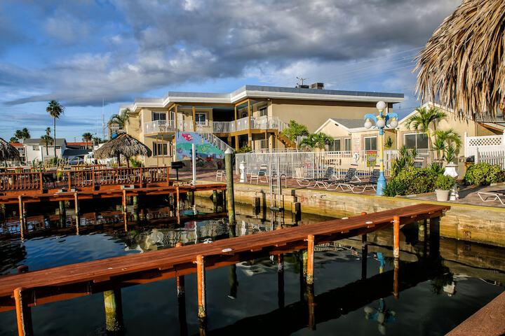 Bay Palms Waterfront Resort - Hotel and Marina