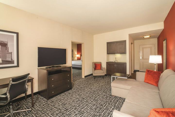 Room 15 of 33