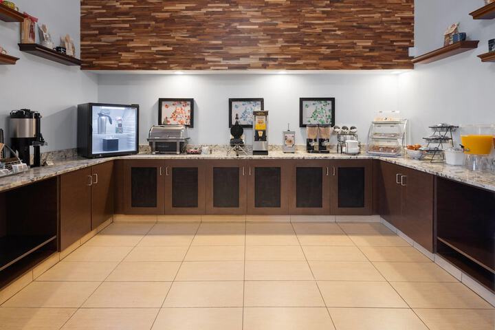 Tysons Corner Suites a Baymont by Wyndham