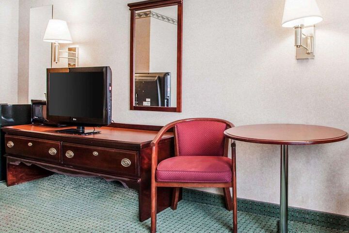 Room 17 of 28
