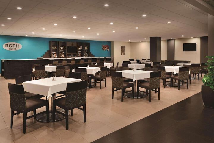 Dining 18 of 21