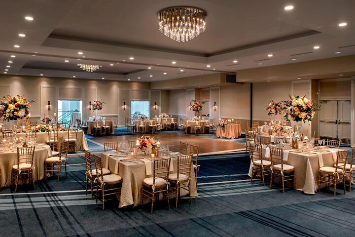 Ballroom/Hall 86 of 113