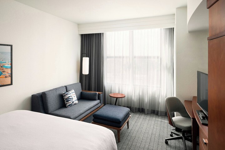 Courtyard by Marriott St. Petersburg Downtown