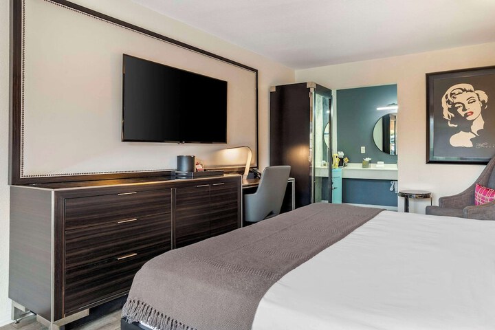 Room 42 of 50