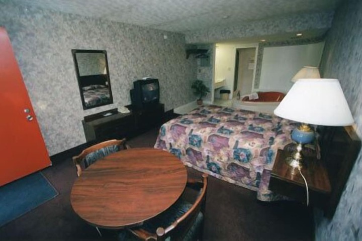 Room 25 of 27