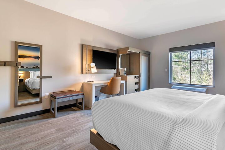 Cambria Hotel Lake Placid - Lakeside Resort