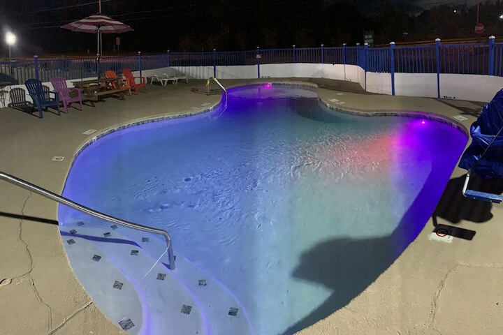 Pool 4 of 15