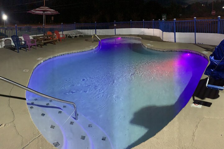 Pool 6 of 15