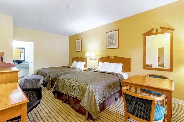 Quality Inn & Suites Dickson