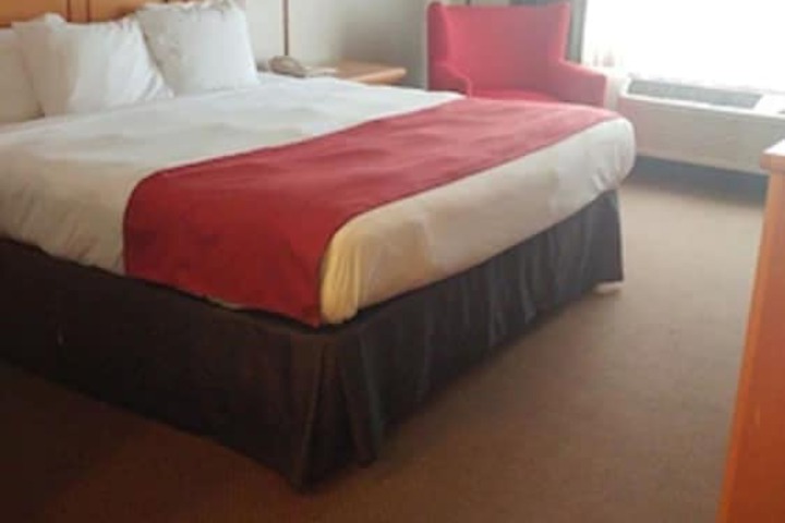 Country Inn & Suites by Radisson Waterloo, IA