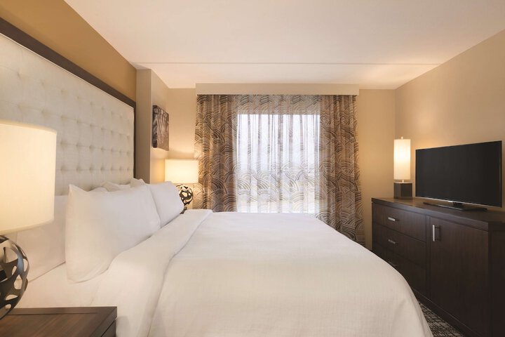 Room 9 of 38