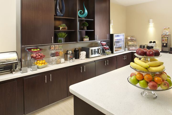 Hawthorn Suites by Wyndham Wheeling at the Highlands