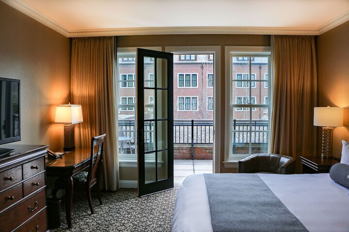 Room 52 of 118
