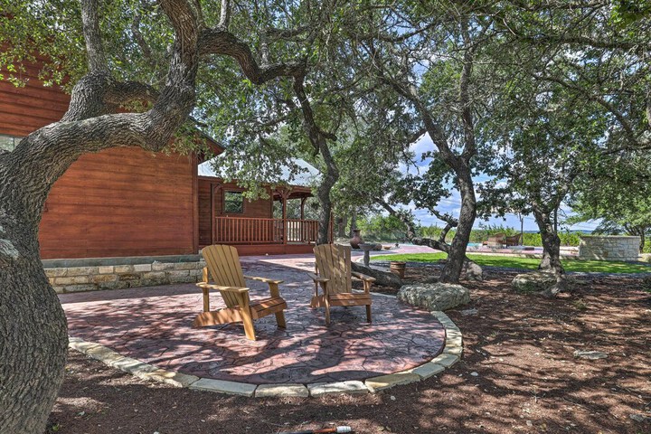 Dripping Springs Cabin w / Pool Hill Country Views