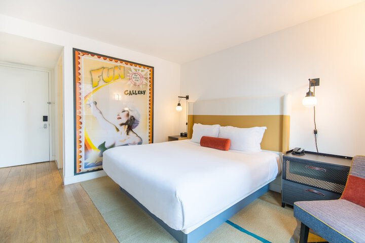 Room 72 of 91