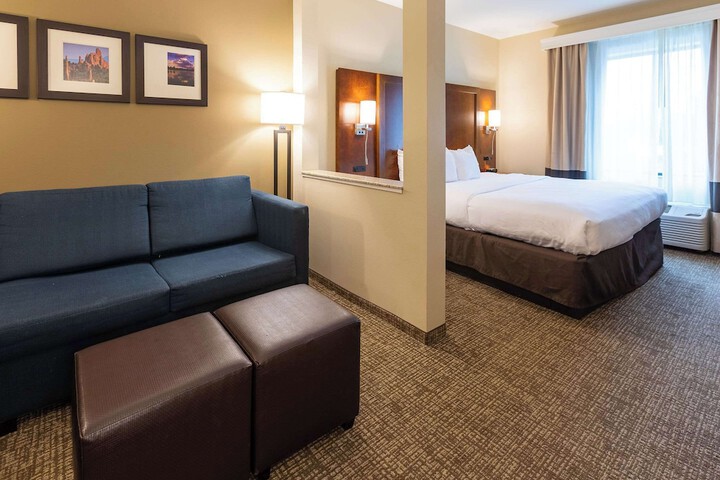 Room 32 of 42