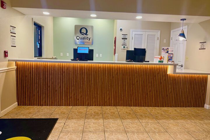 Quality Inn & Suites Victoria South