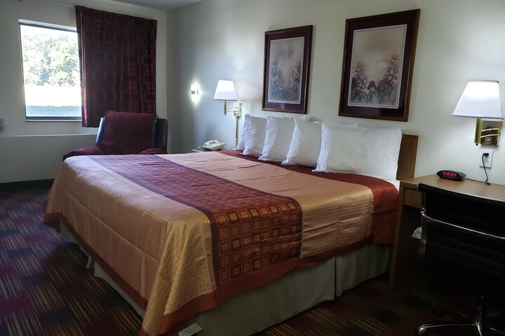 Americas Best Value Inn & Suites Harrisonville