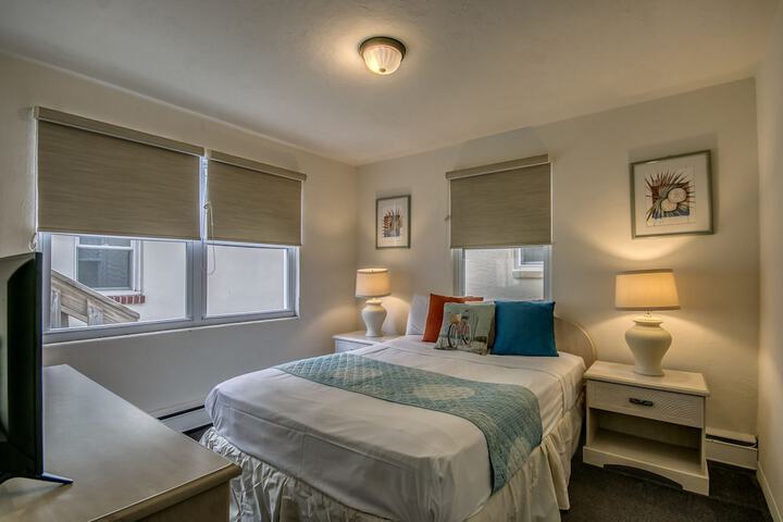 Daytona Inn & Suites