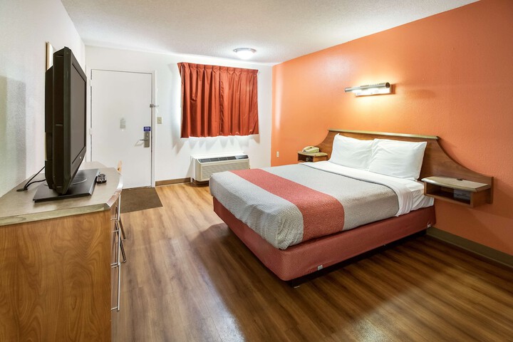 Room 12 of 22