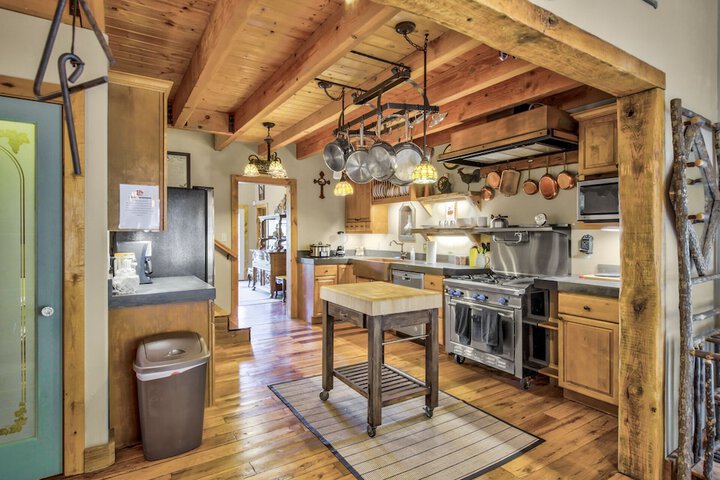 Mountain Getaway Cabinhot Tub & Pool Table4bd