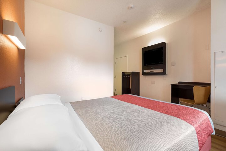 Room 22 of 34