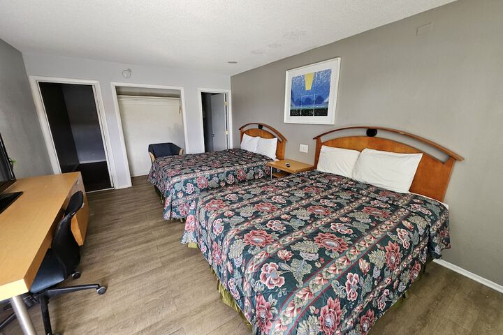 Room 13 of 27