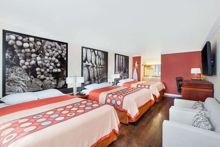Room 18 of 34