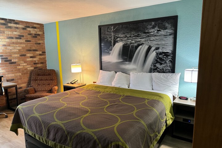 Room 5 of 14