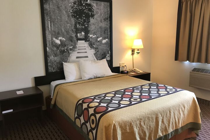Super 8 by Wyndham Canonsburg / Pittsburgh Area