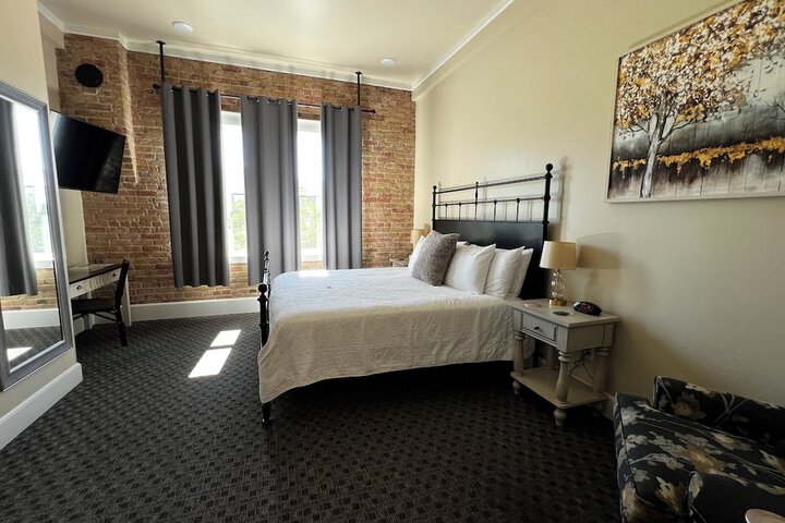 Room 12 of 33
