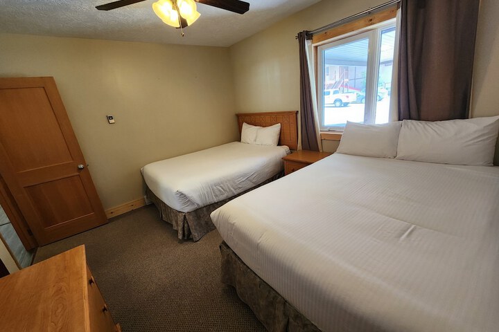 Aspen Village Inn