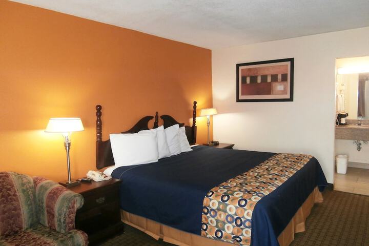 Room 10 of 13