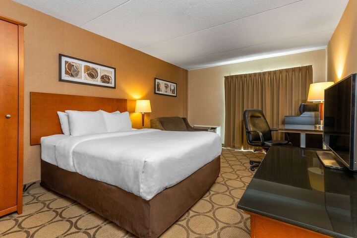 Room 8 of 28