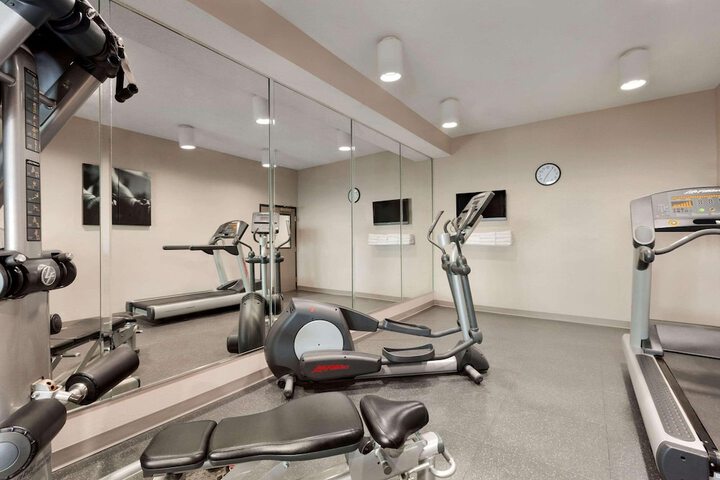 Country Inn & Suites by Radisson Warner Robins, GA