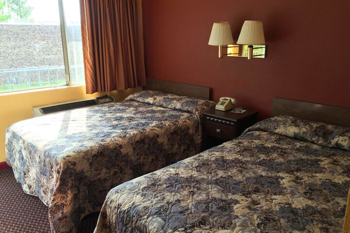 Room 5 of 9