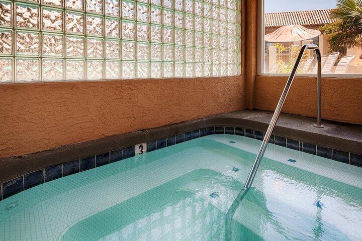 Pool 4 of 23