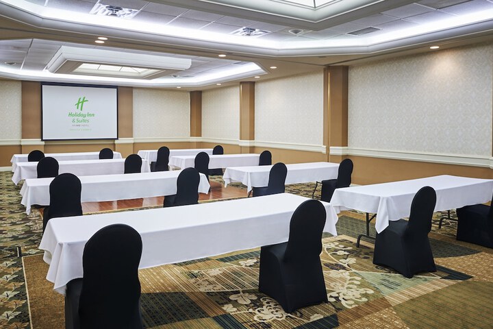 Holiday Inn Hotel & Suites Oakville at Bronte by IHG