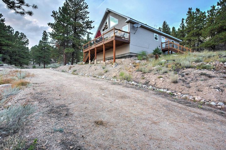 Gorgeous Twin Lakes Home w / Deck Overlooking Mtns!