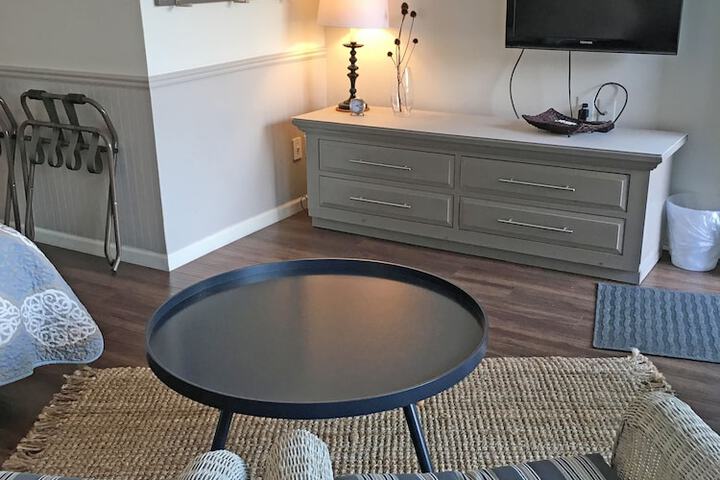 Room 12 of 28