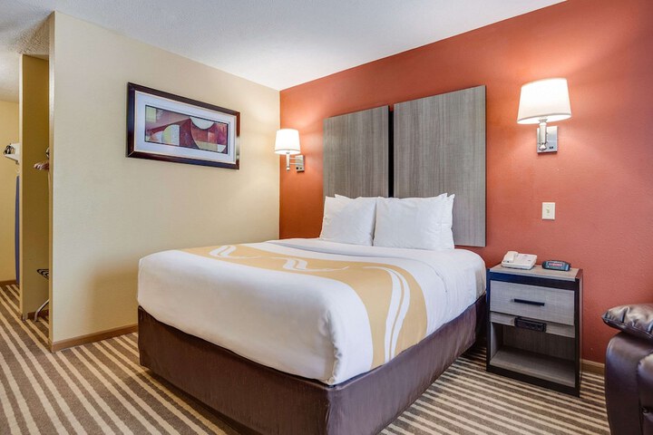 Room 12 of 30