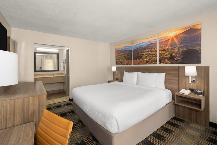 Days Inn by Wyndham Canton