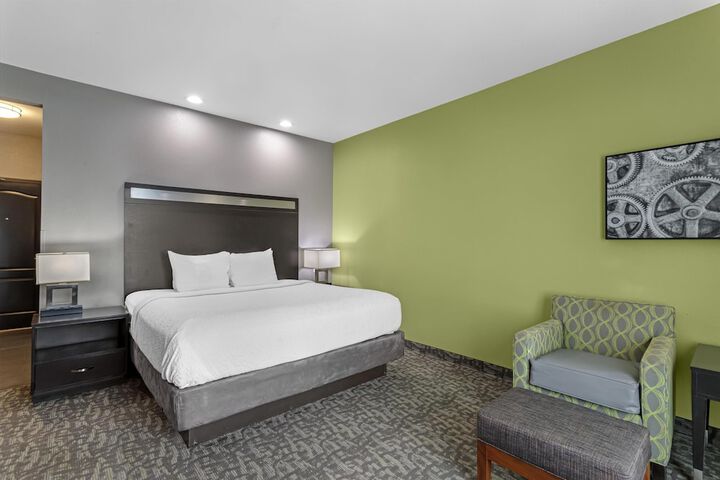 Best Western Plus Bay City Inn & Suites