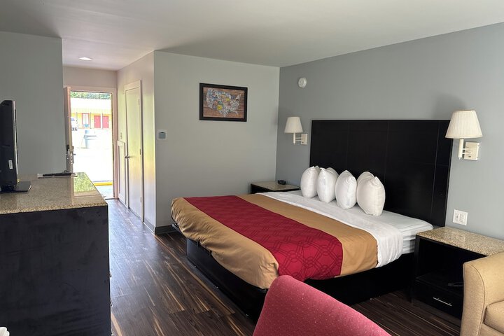 Room 12 of 32