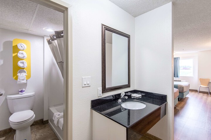 Room 15 of 23