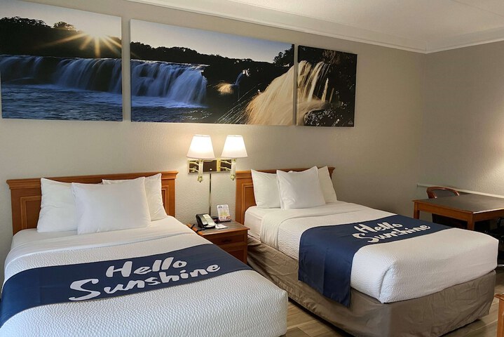 Room 9 of 35
